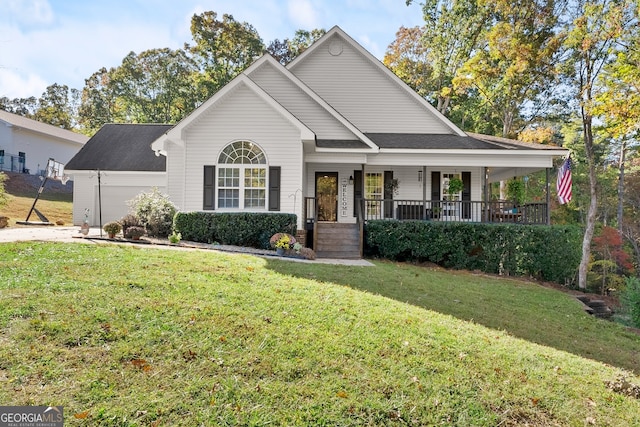 view of front of property featuring a porch and a front lawn