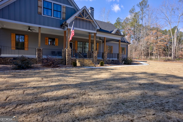 view of front facade with covered porch and ceiling fan