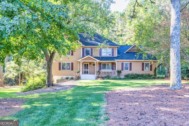 view of front of home featuring a front yard