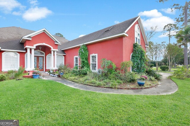 view of front of property with a front lawn