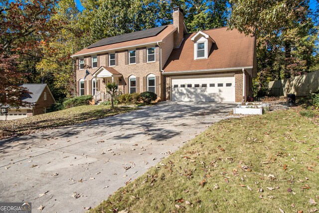 view of front of house featuring a front lawn and a garage