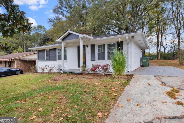 ranch-style home with a front lawn