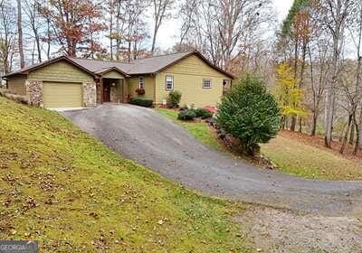 ranch-style home featuring a garage