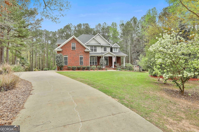 craftsman-style home featuring a porch and a front yard