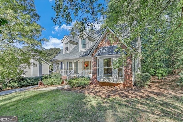 new england style home featuring a front yard