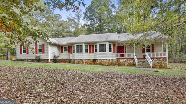 ranch-style house with a porch