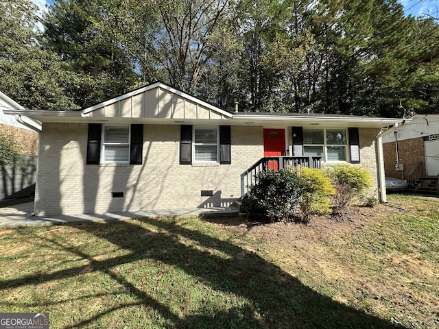 ranch-style home with a front lawn