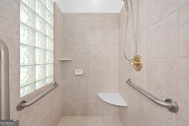 bathroom featuring a tile shower