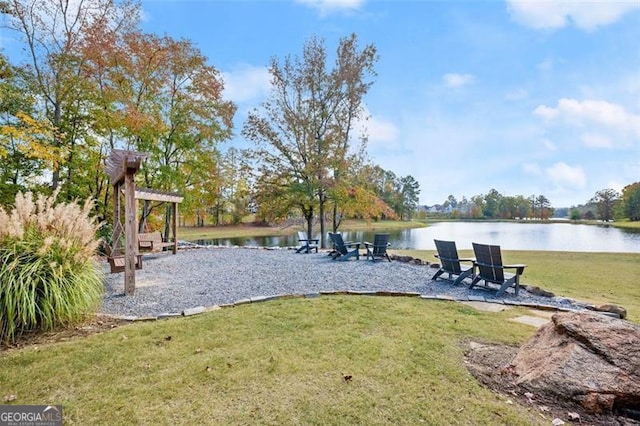 view of yard featuring a water view