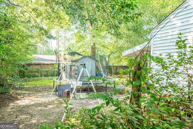 view of yard featuring a shed