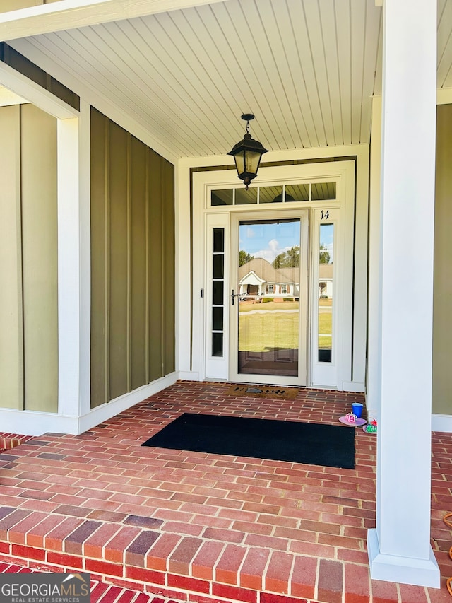 view of exterior entry featuring ceiling fan