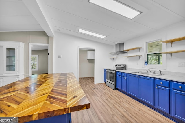 kitchen featuring wall chimney exhaust hood, stainless steel electric stove, sink, blue cabinetry, and light hardwood / wood-style floors