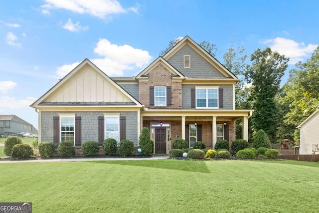 craftsman inspired home featuring a front yard