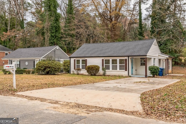 view of front of home with a front yard