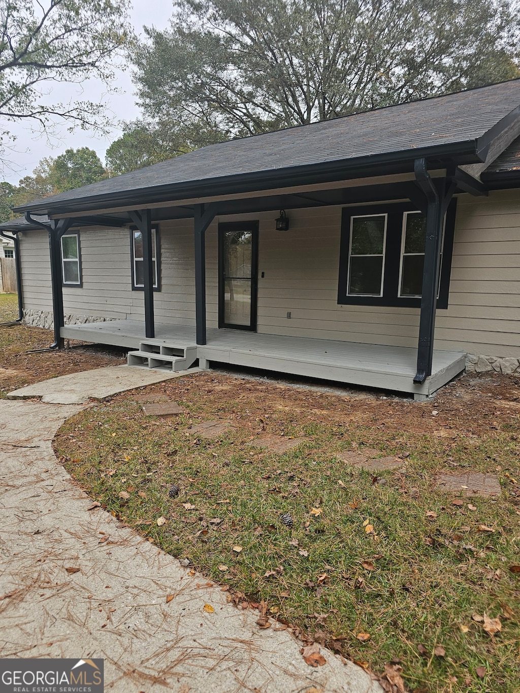 view of front of house with a porch