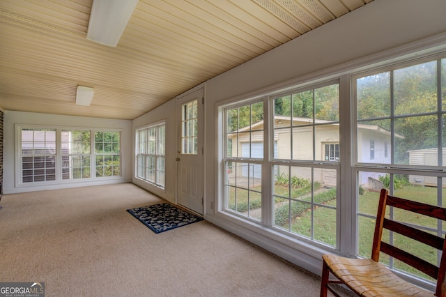 sunroom with lofted ceiling