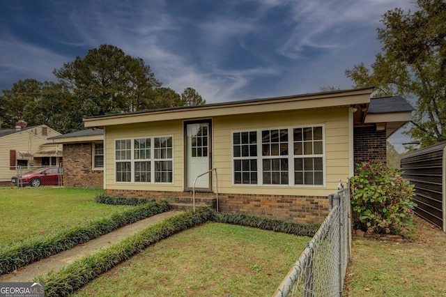 view of front facade with a front lawn