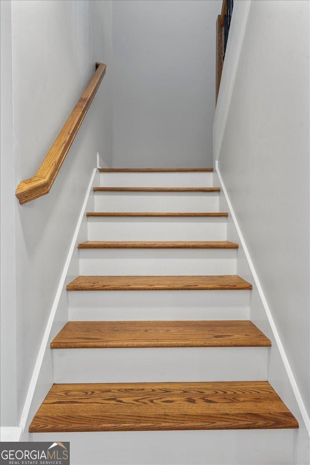 319 S Madison Ave, Monroe, GA 30655 - view of stairs
