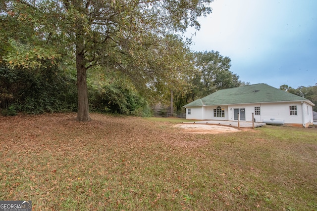 view of yard featuring a patio