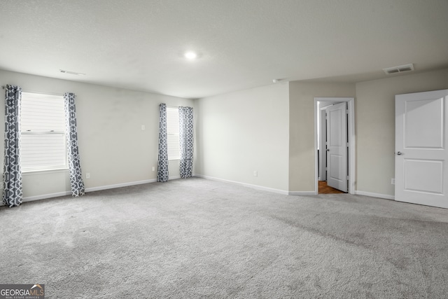 unfurnished room featuring carpet floors