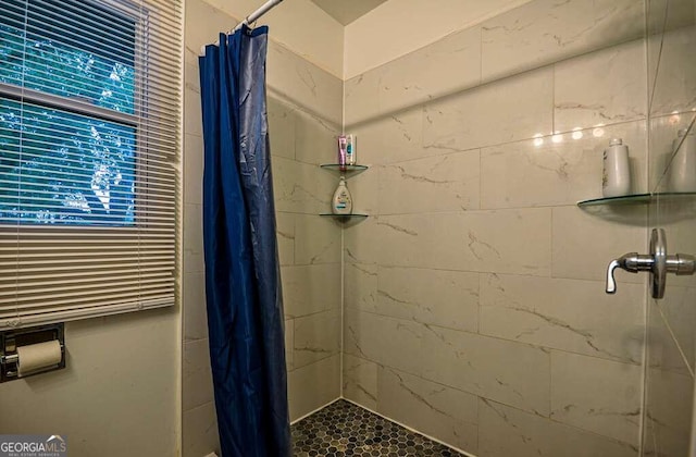 bathroom with curtained shower