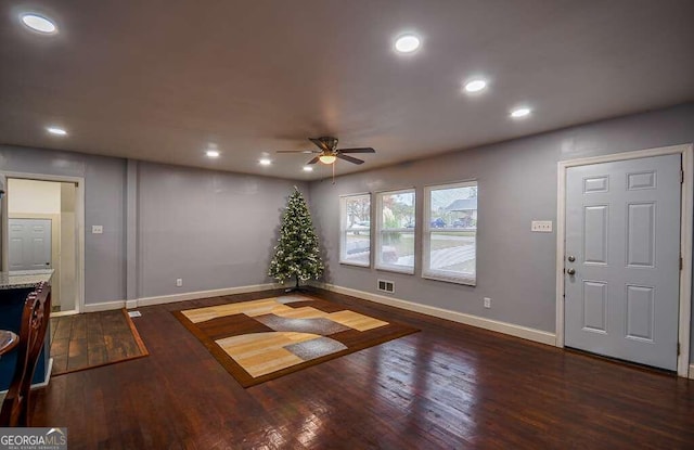 entrance foyer with dark wood-type flooring and ceiling fan