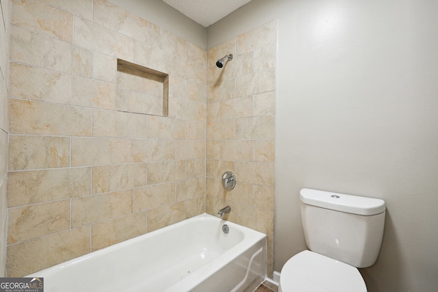 bathroom with tiled shower / bath and toilet