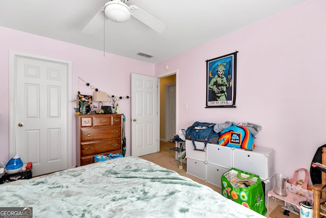 bedroom with ceiling fan