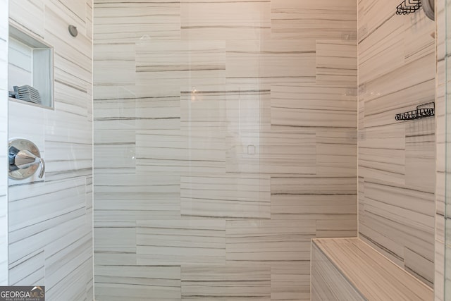 bathroom featuring a tile shower