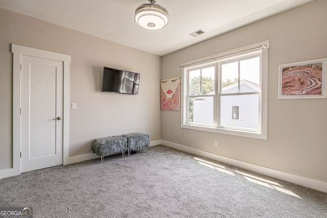 empty room featuring carpet