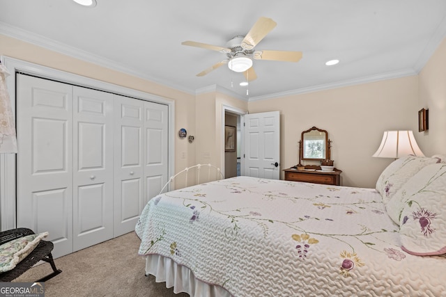 bedroom featuring crown molding, light carpet, ceiling fan, and a closet