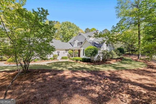 view of front of house with a front lawn