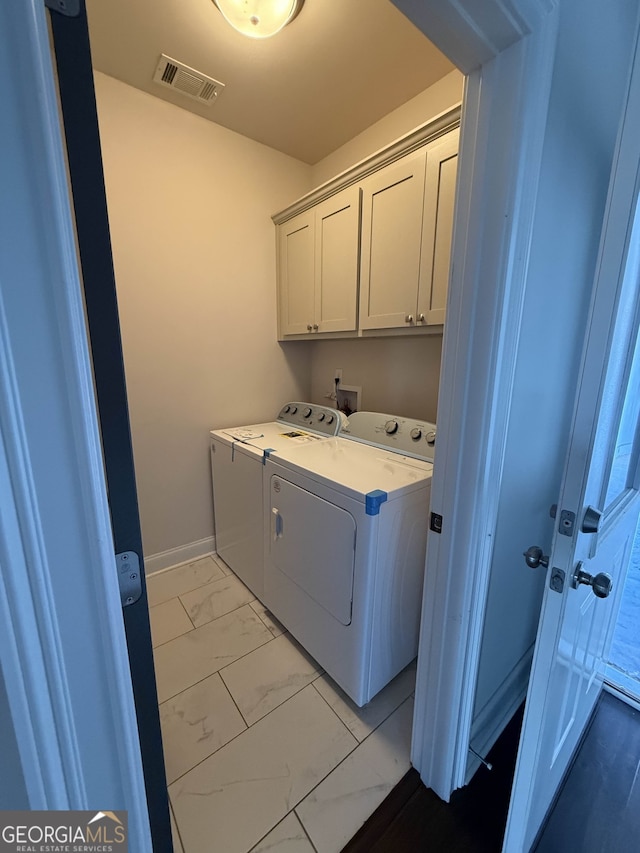 laundry room with cabinets and independent washer and dryer