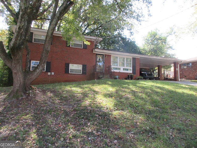 view of front of property with a carport and a front lawn