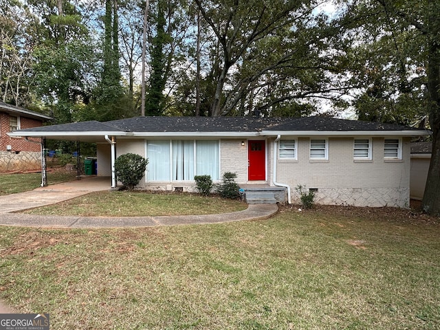 view of front of property with a carport and a front lawn