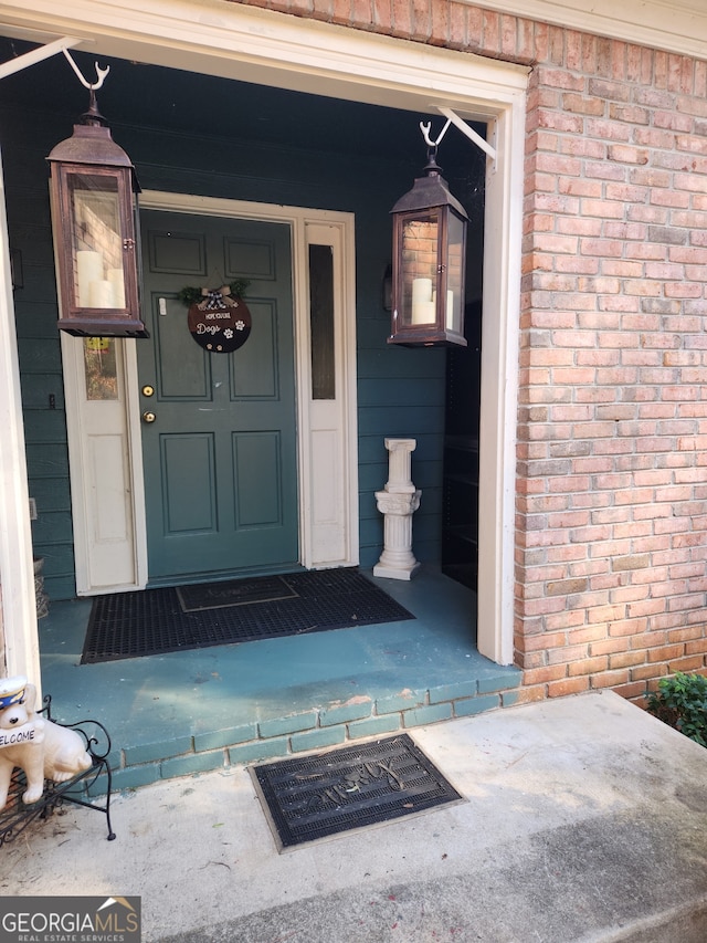 property entrance featuring a porch