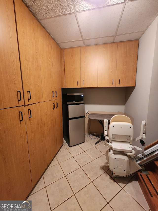 laundry room featuring light tile patterned floors