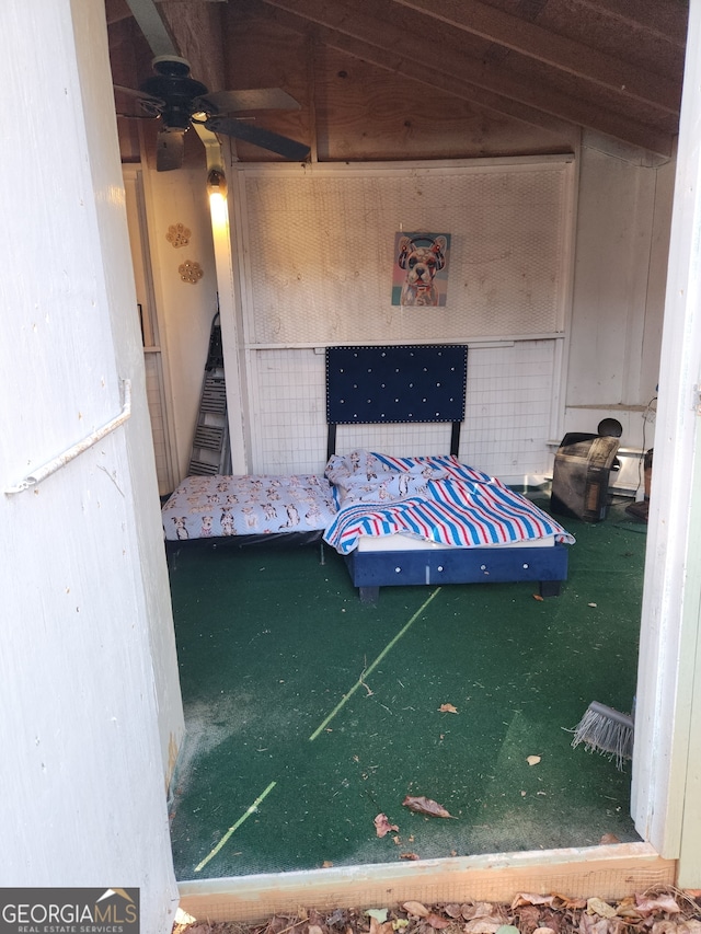 unfurnished bedroom featuring ceiling fan