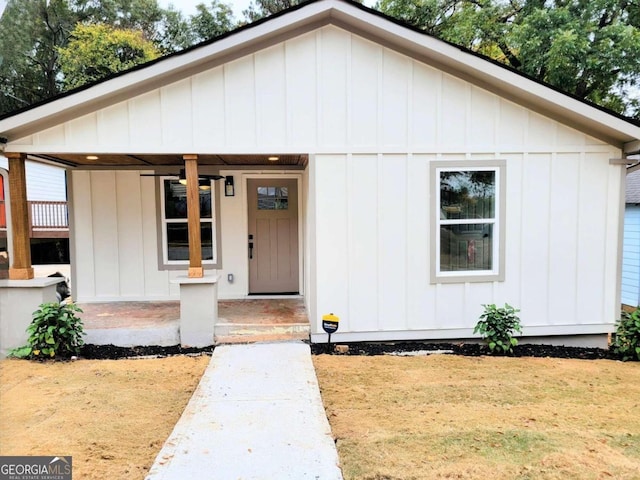 view of front of property