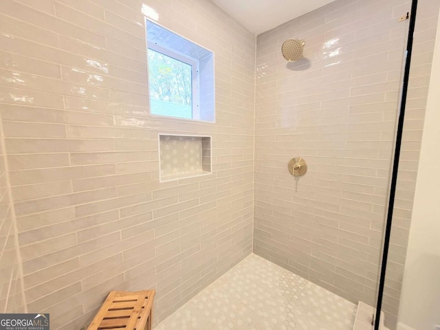 bathroom featuring tiled shower