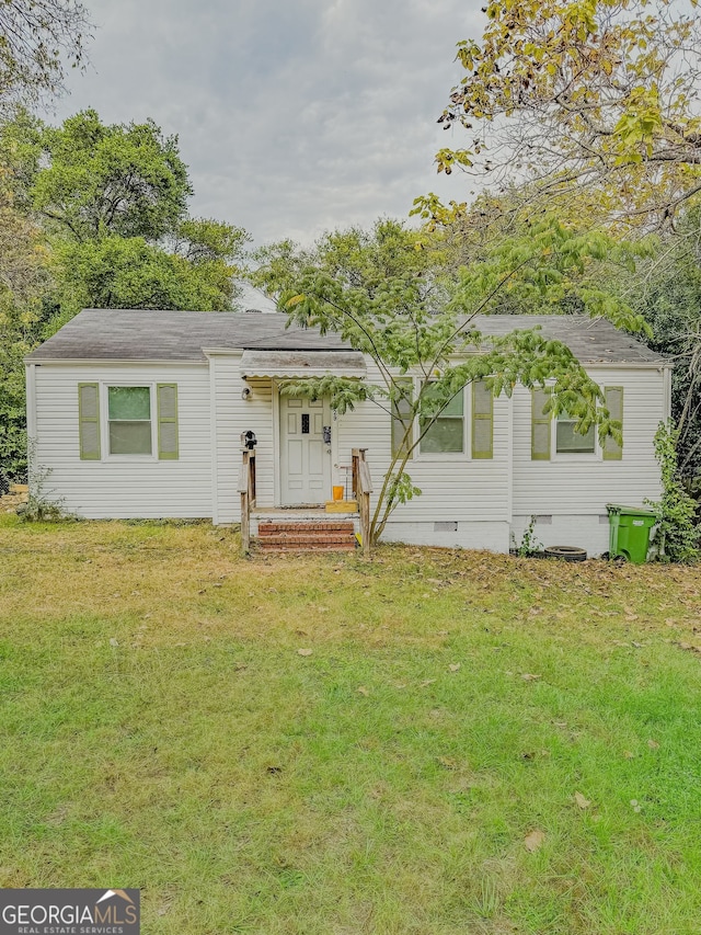 view of front of home with a front lawn