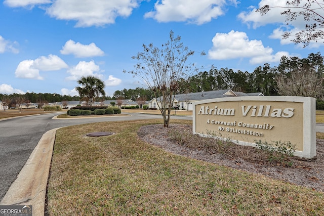 community / neighborhood sign with a lawn