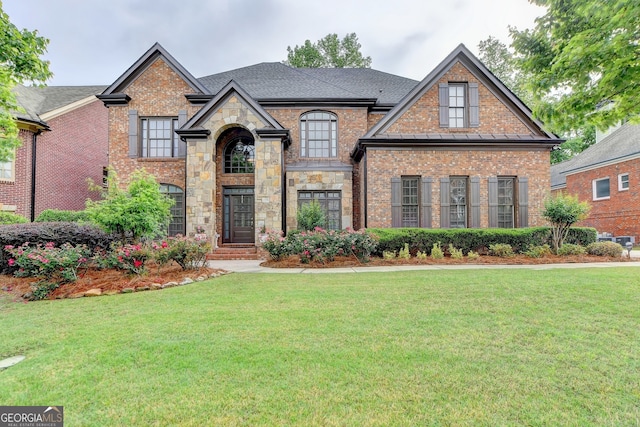 view of front of house featuring a front yard