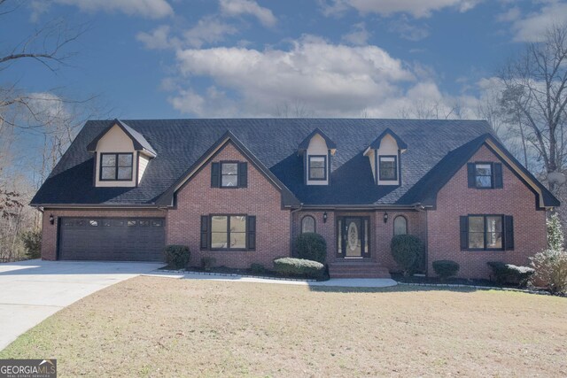 view of front of house featuring a front yard and a garage