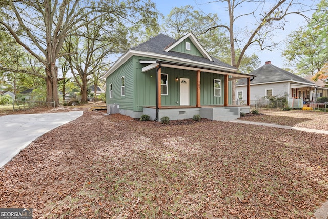 view of front facade with covered porch