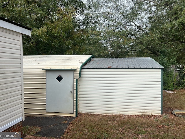 view of outbuilding