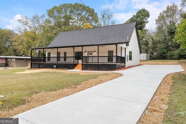 view of front of house featuring a porch and a front yard