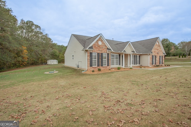 view of front of home featuring a front lawn