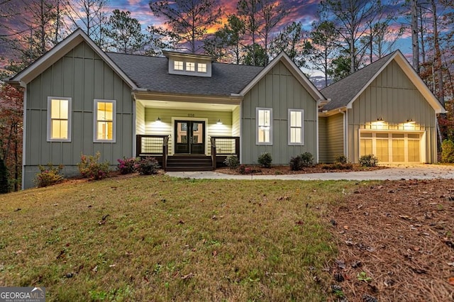 view of front facade featuring a garage and a yard