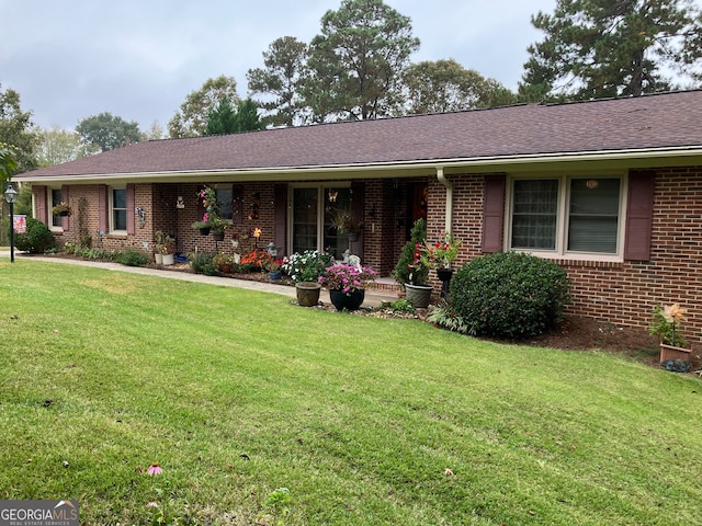 ranch-style house featuring a front lawn